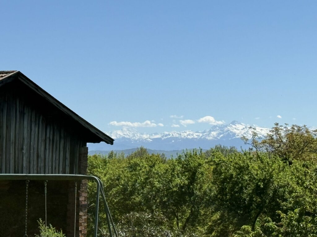 Vue sur les Pyrénées depuis l’Office de Tourisme Cœur de Garonne