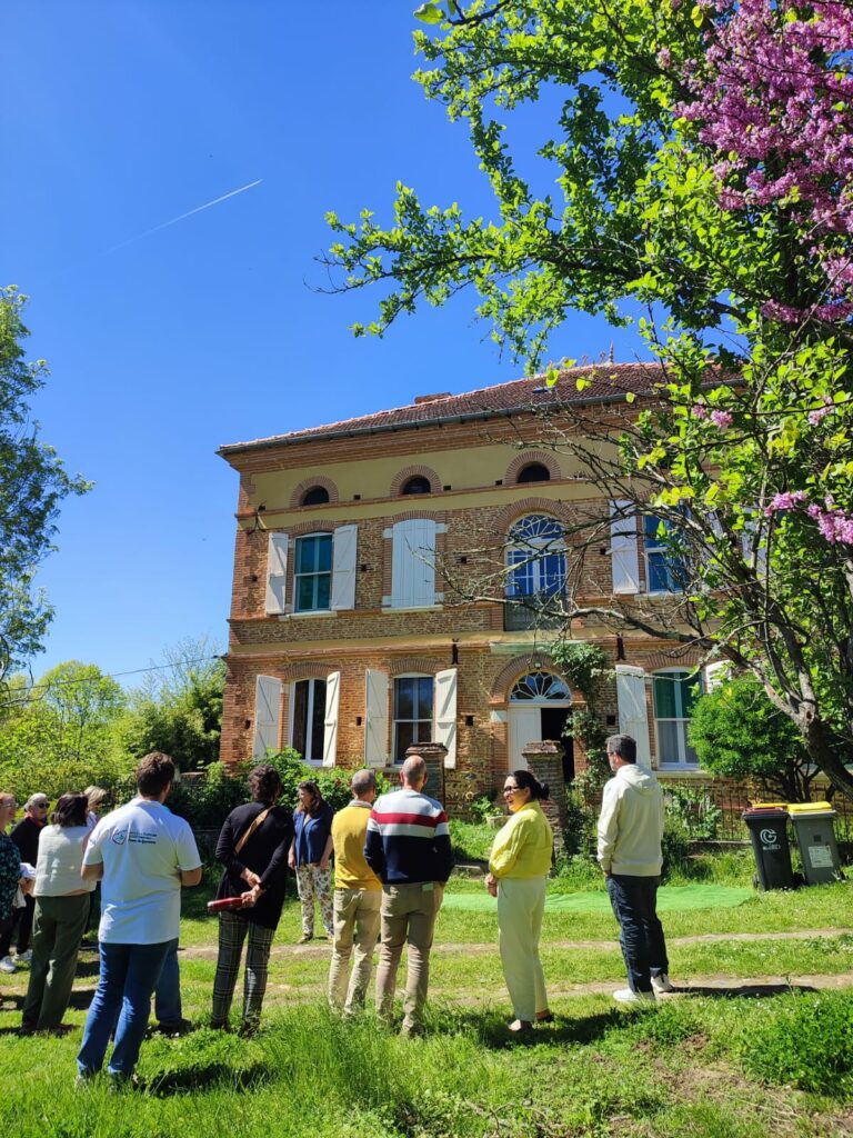 Visite guidée devant une demeure, Office de Tourisme Cœur de Garonne