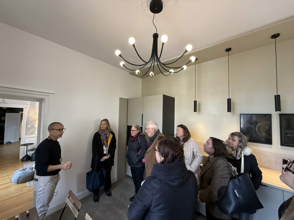 Visite guidée d’un intérieur moderne par l’Office de Tourisme Cœur de Garonne