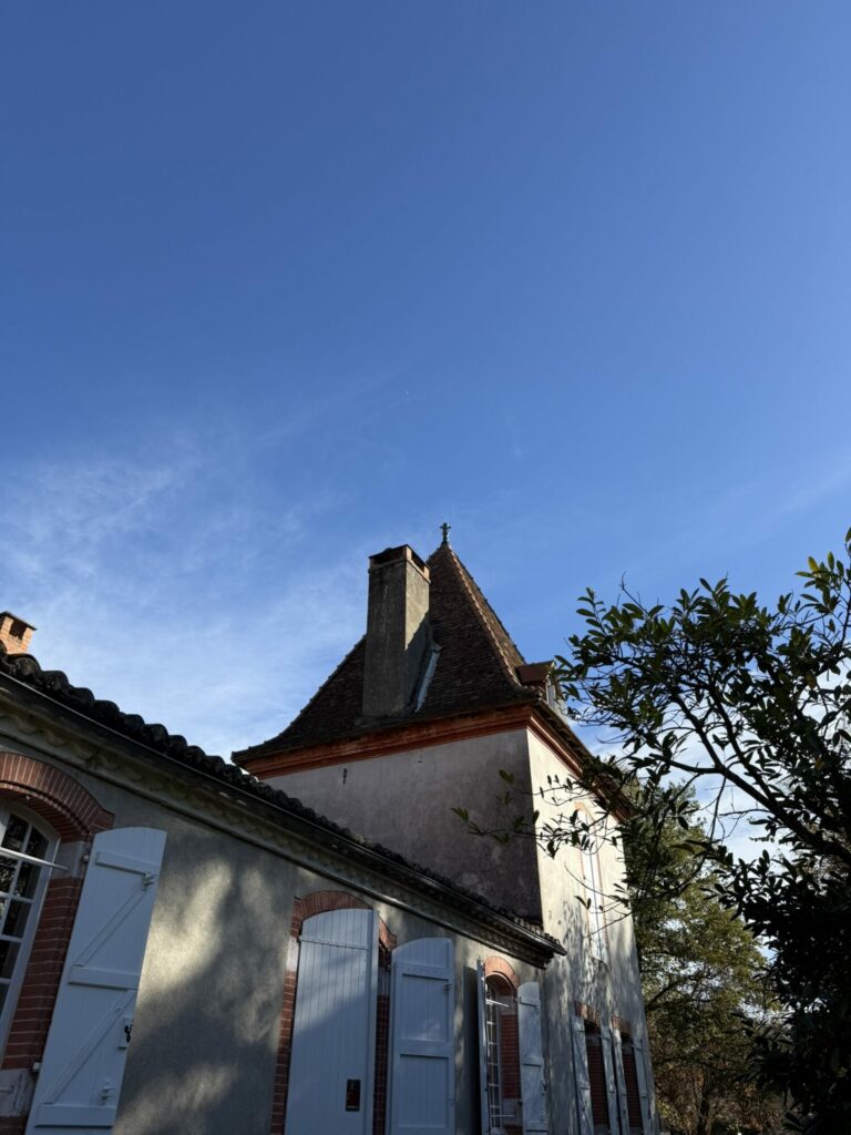 Façade et tour d’une bâtisse ancienne, Office de Tourisme Cœur de Garonne