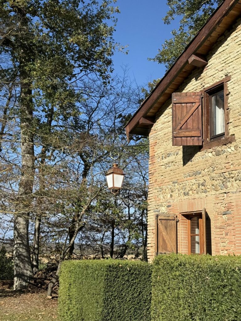 Maison en pierre aux volets en bois, Office de Tourisme Cœur de Garonne
