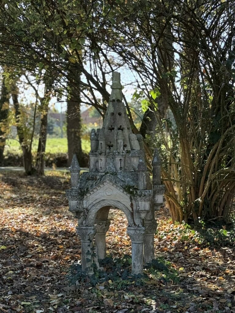 Chapelle funéraire gothique en pierre, Office de Tourisme Cœur de Garonne