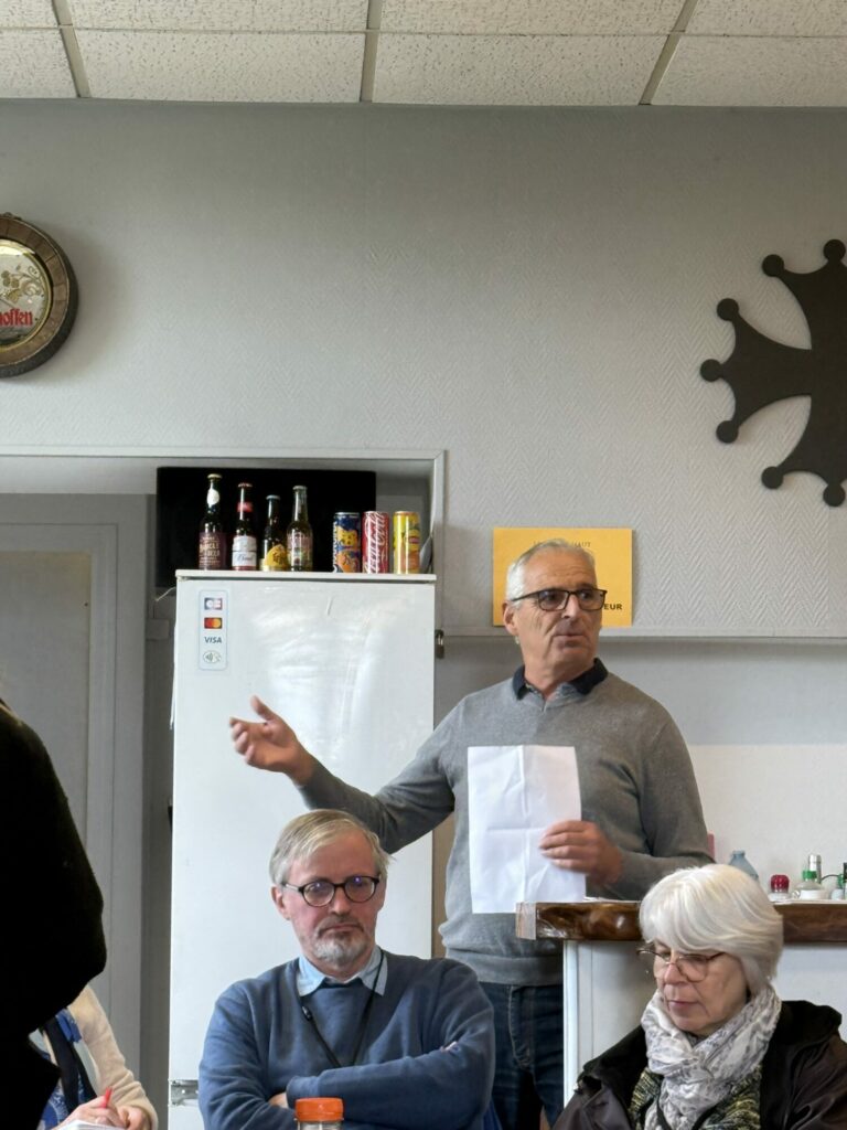 Réunion de l’Office de Tourisme Cœur de Garonne avec un intervenant debout