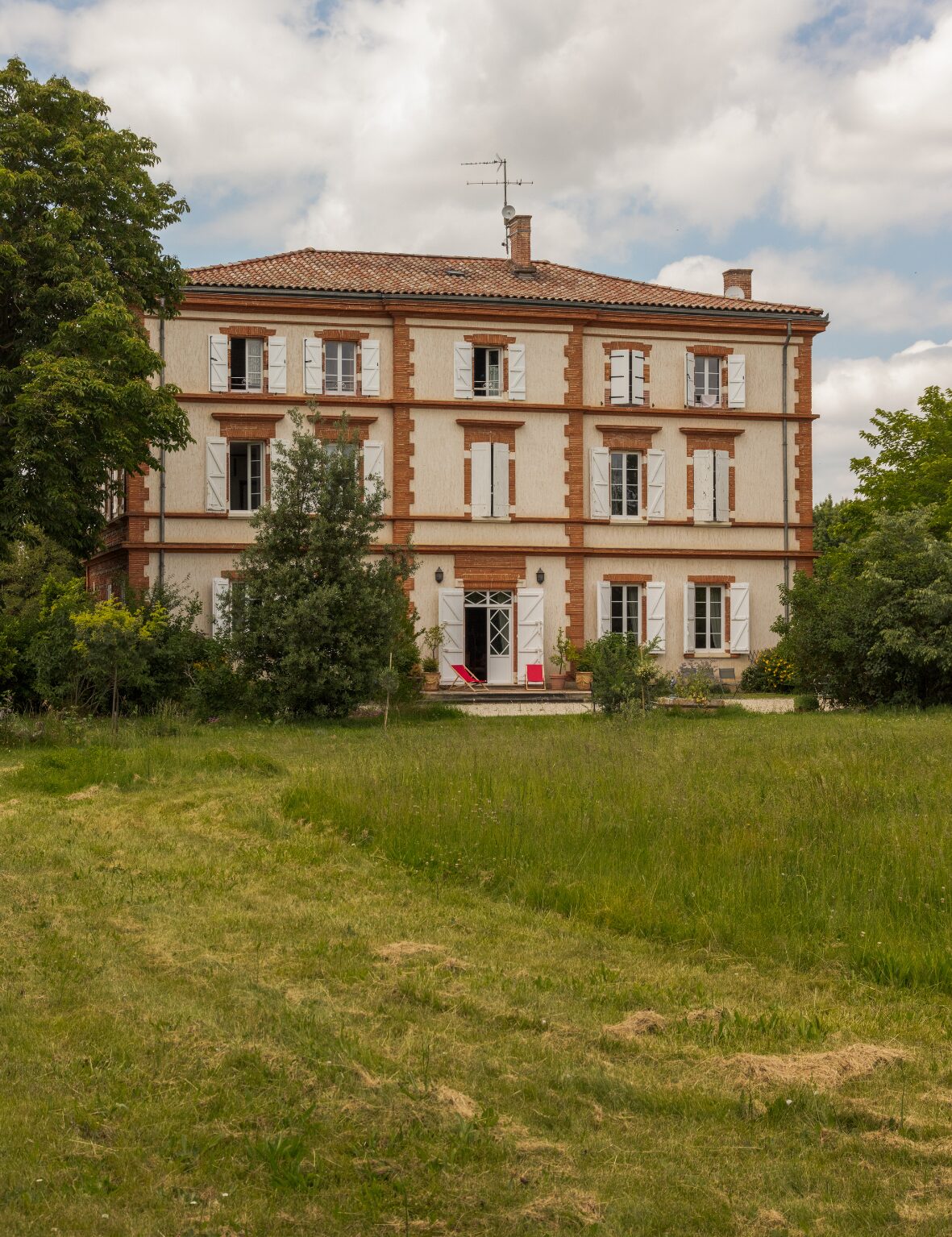 Maison de maître à volets blancs, Office de Tourisme Cœur de Garonne