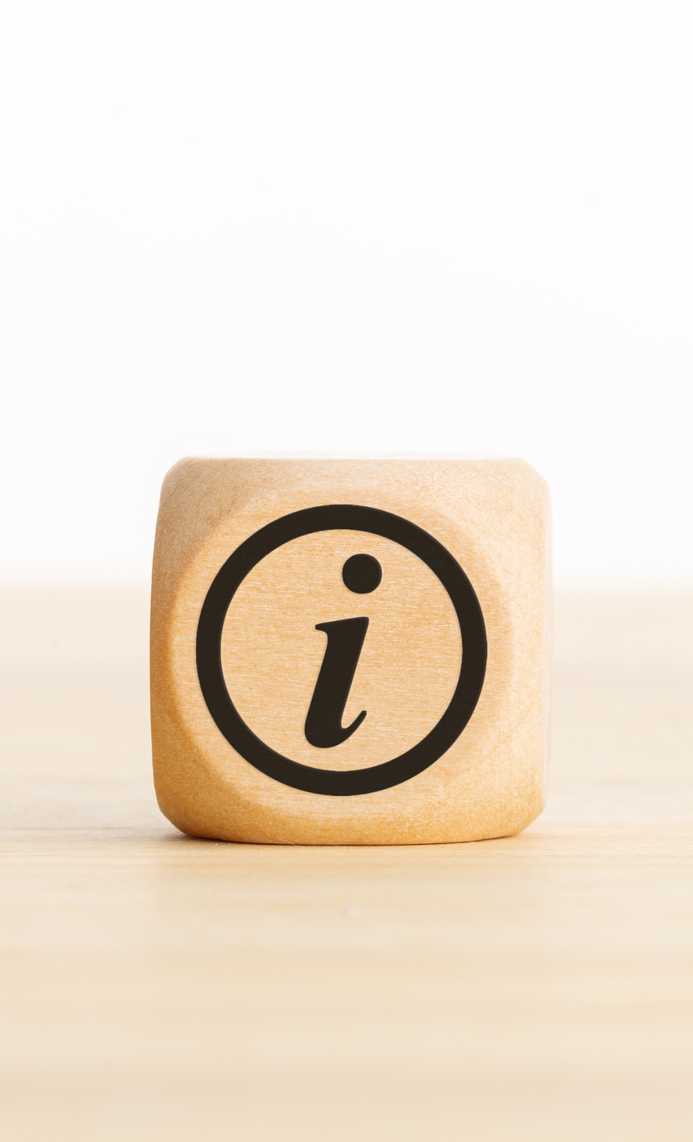 Cube en bois avec pictogramme d’information Office de Tourisme Cœur de Garonne