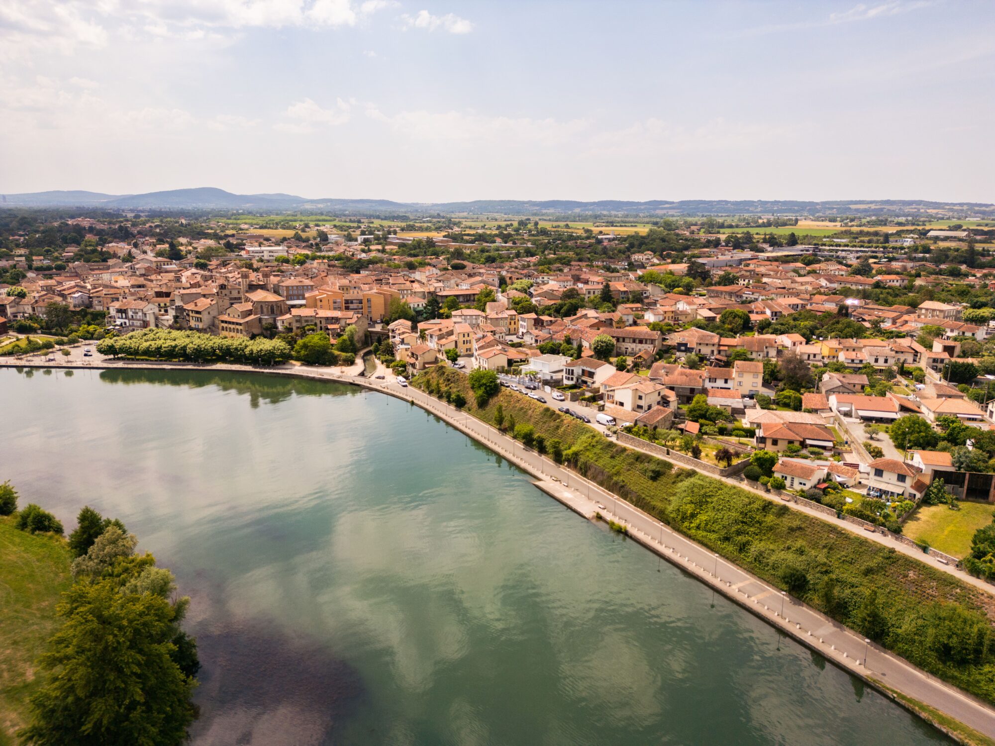 Vue aérienne d'une ville en bord de Garonne, Cœur de Garonne