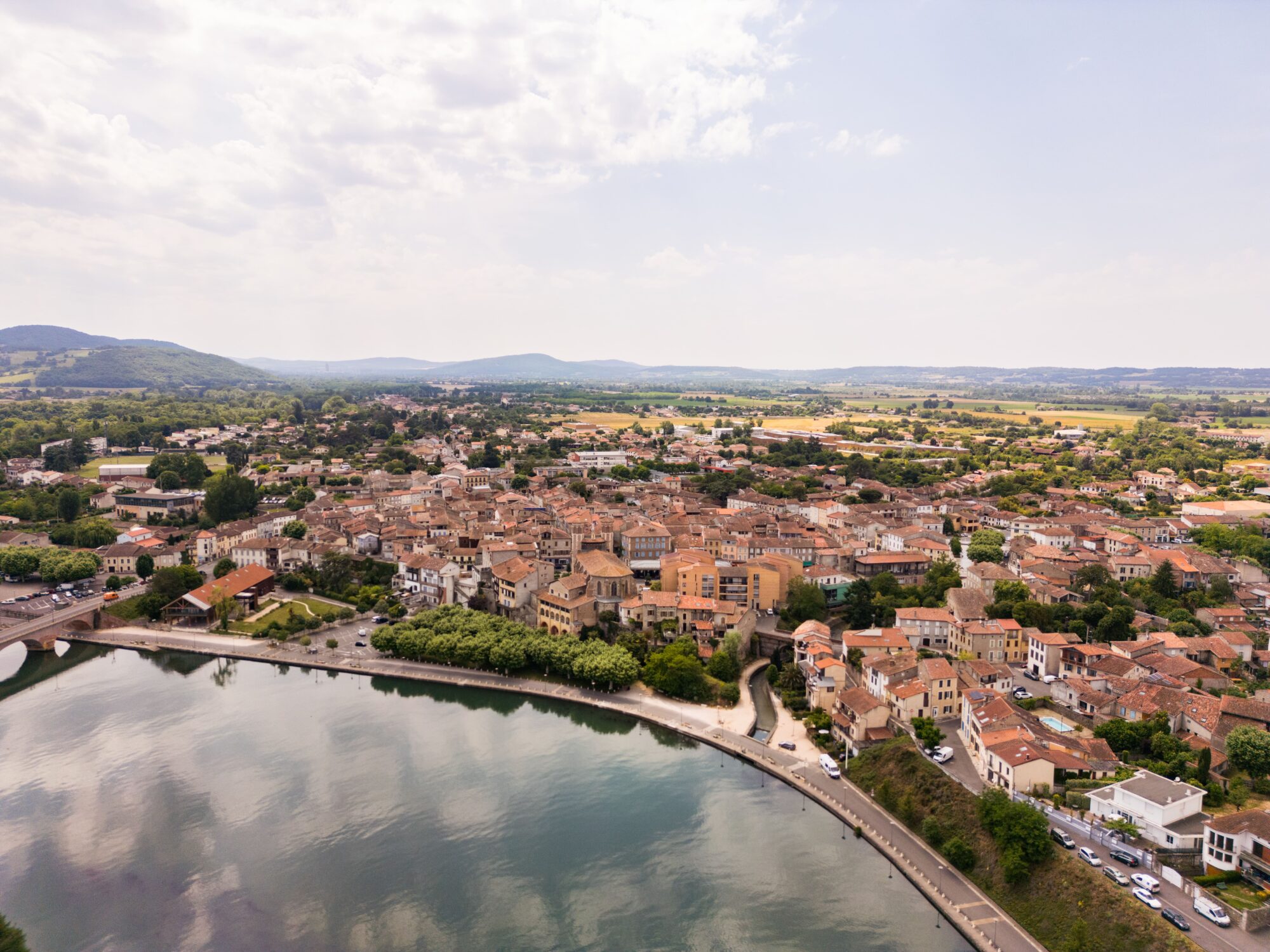 Vue aérienne d'une ville en bord de Garonne, Cœur de Garonne