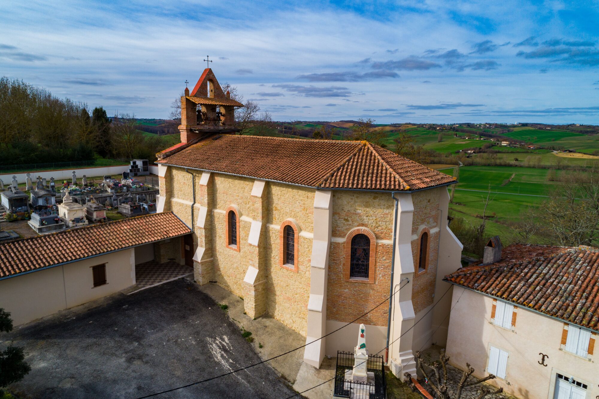 Église de village en brique et pierre, Office de Tourisme Cœur de Garonne