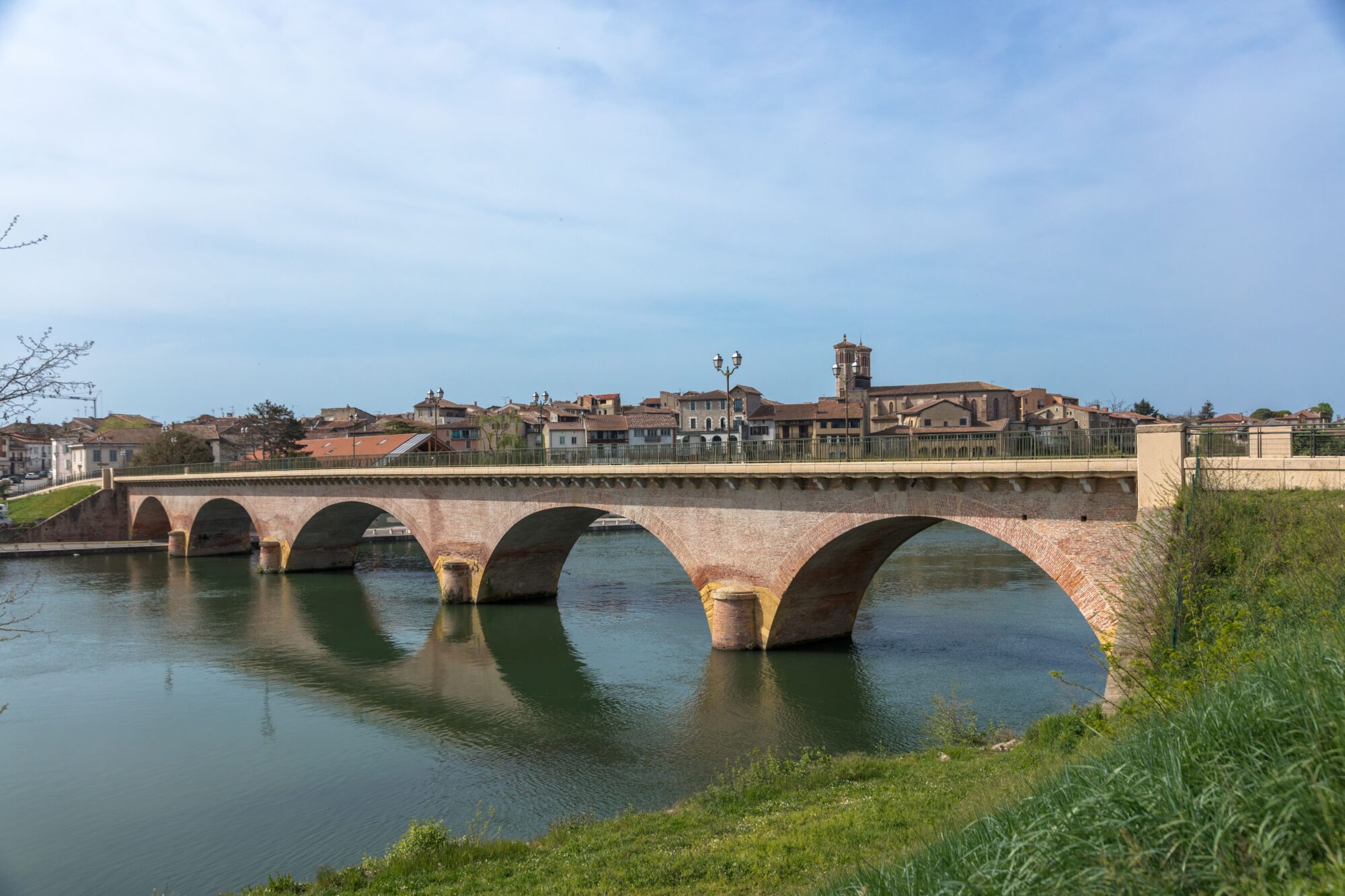 Pont en brique à arches sur la Garonne, Office de Tourisme Cœur de Garonne