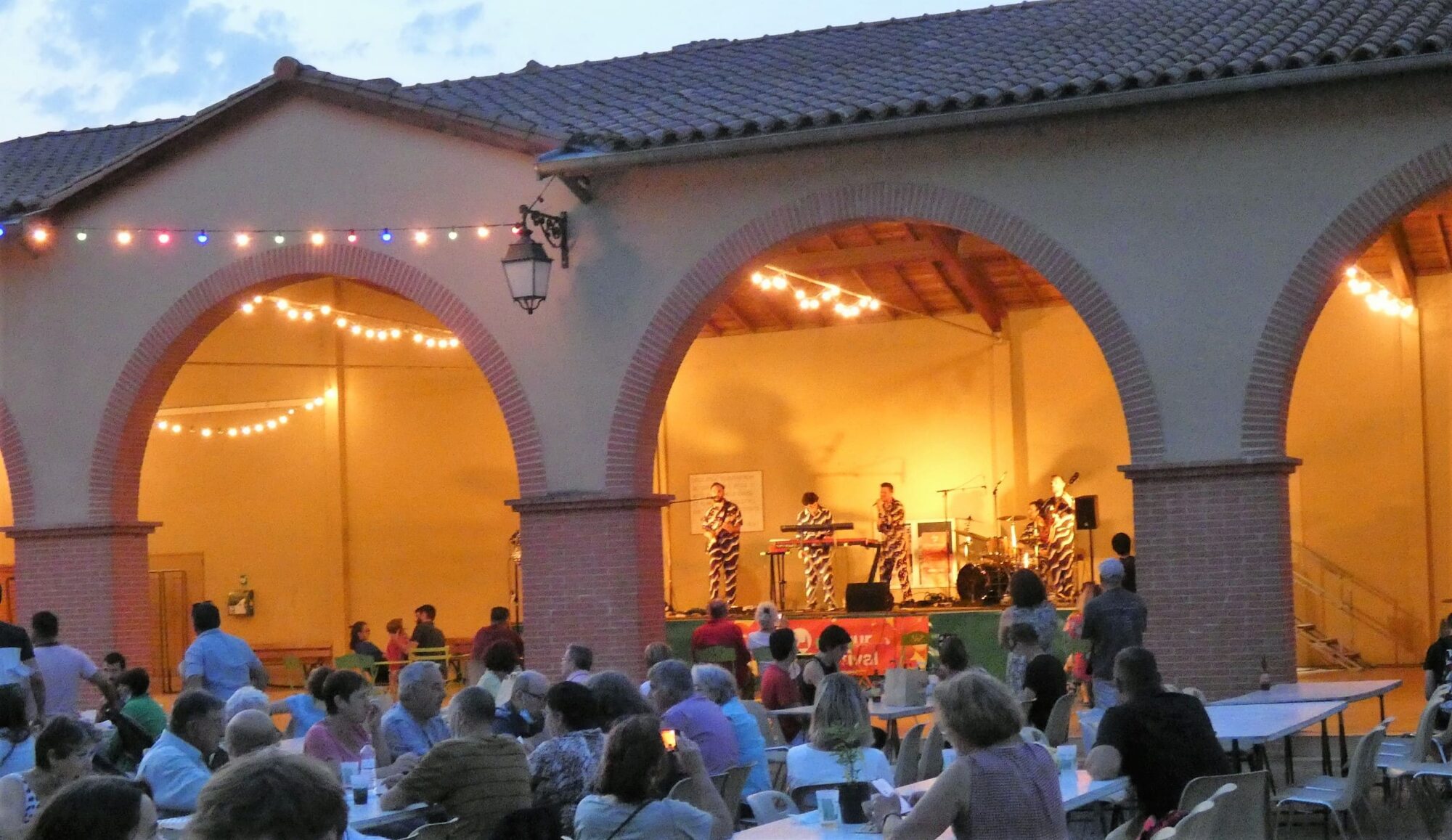 Concert en plein air devant le public, Office de Tourisme Cœur de Garonne