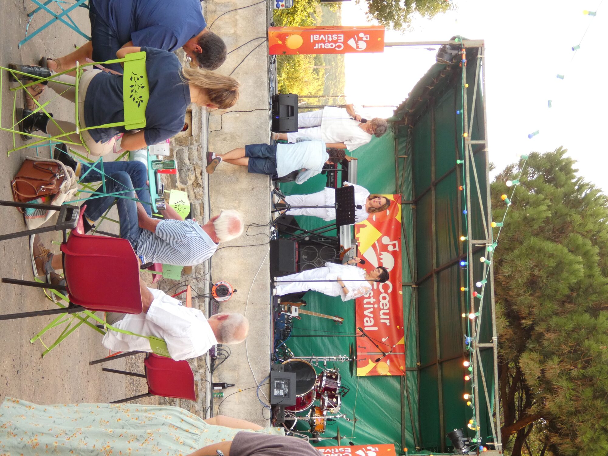 Scène sur scène du festival Cœur de Garonne devant le public