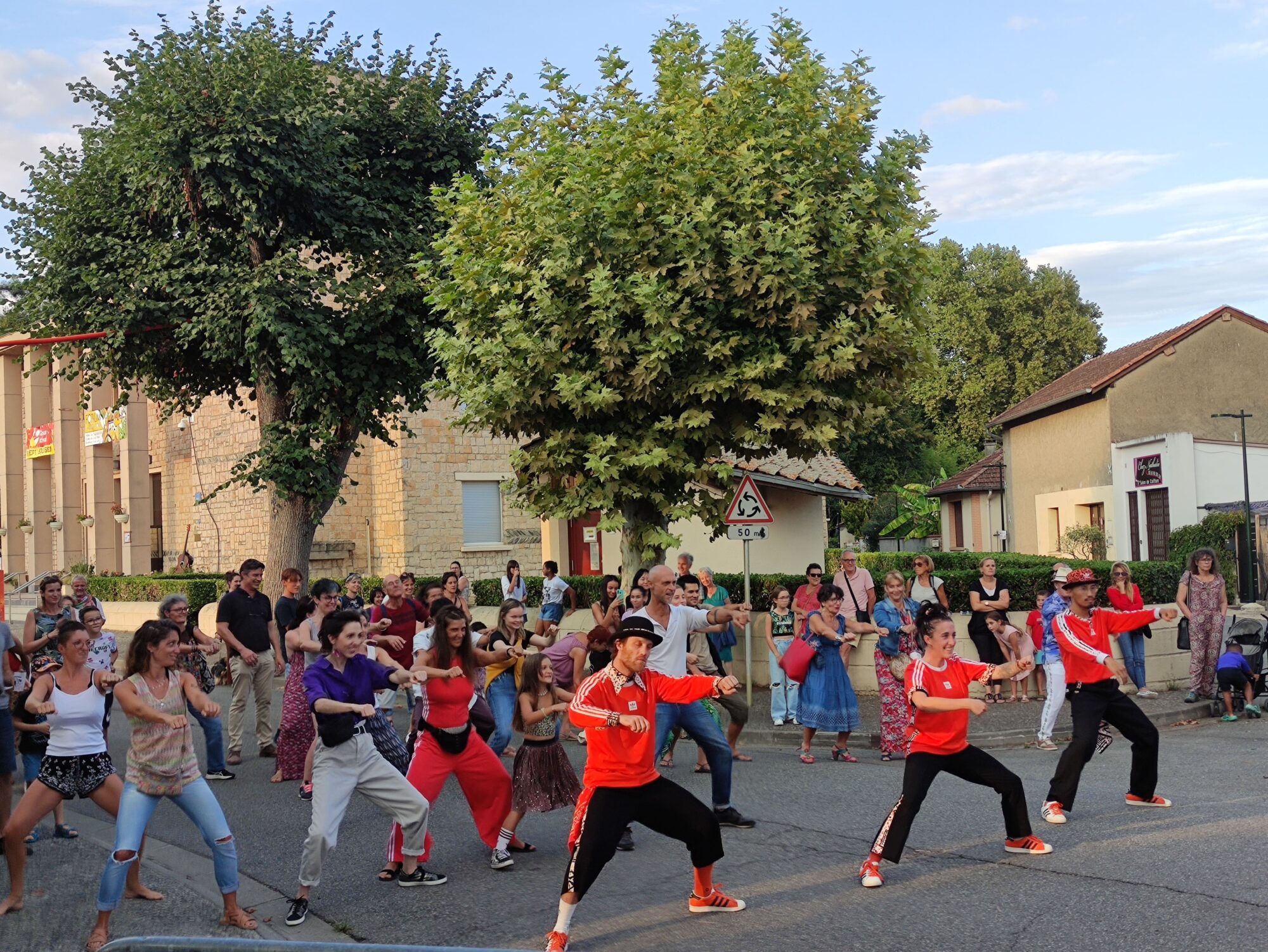 Danse collective de rue en Cœur de Garonne
