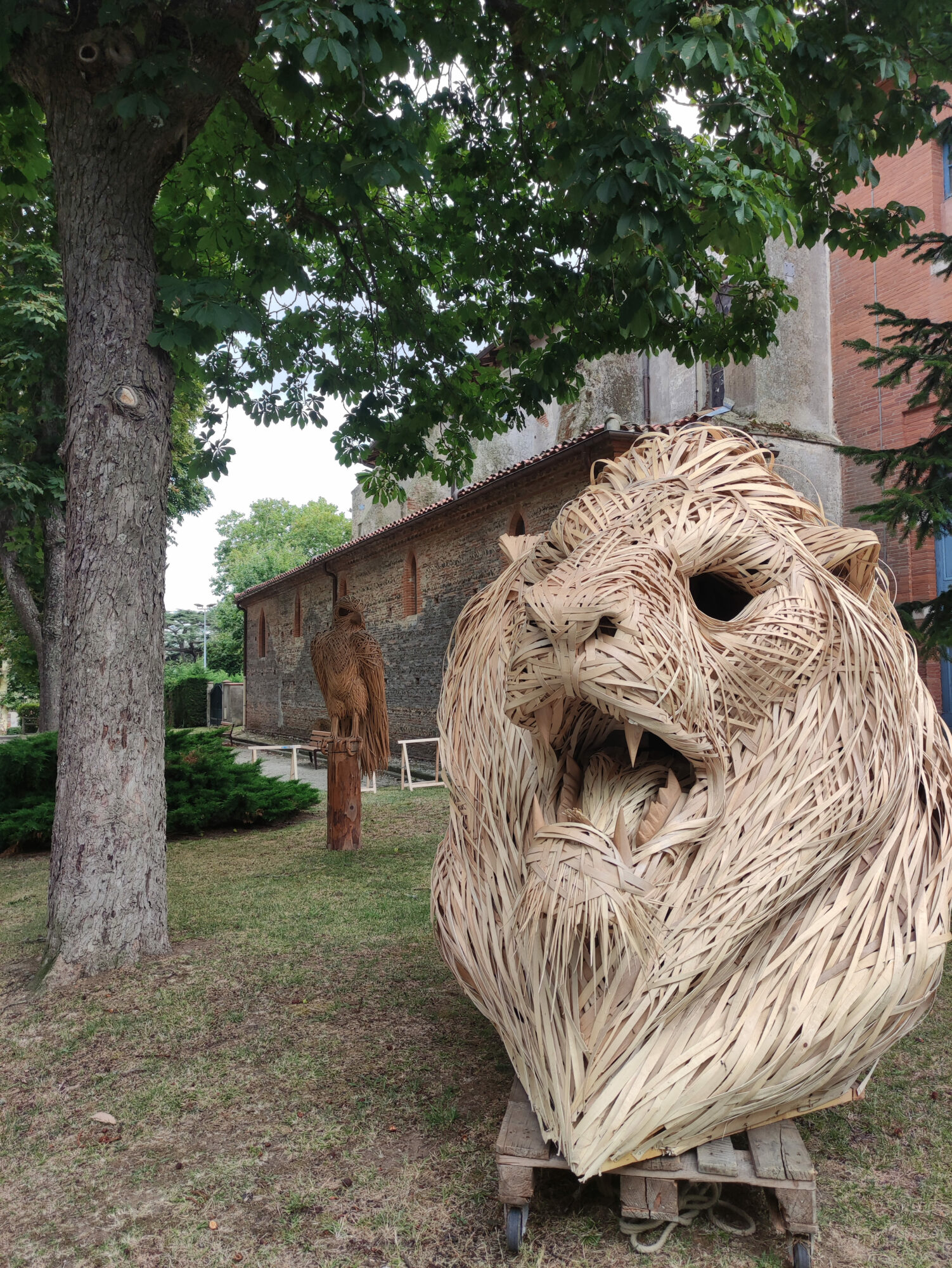 Sculpture de lion en osier, Office de Tourisme Cœur de Garonne