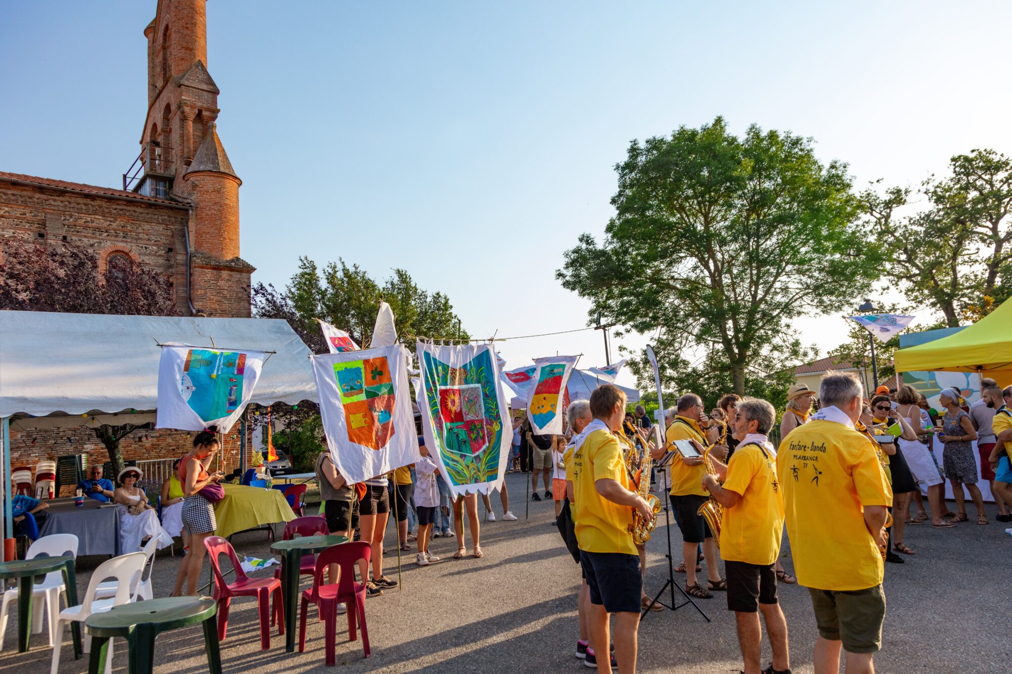 Fanfare en concert lors d'une fête de village, Office de Tourisme Cœur de