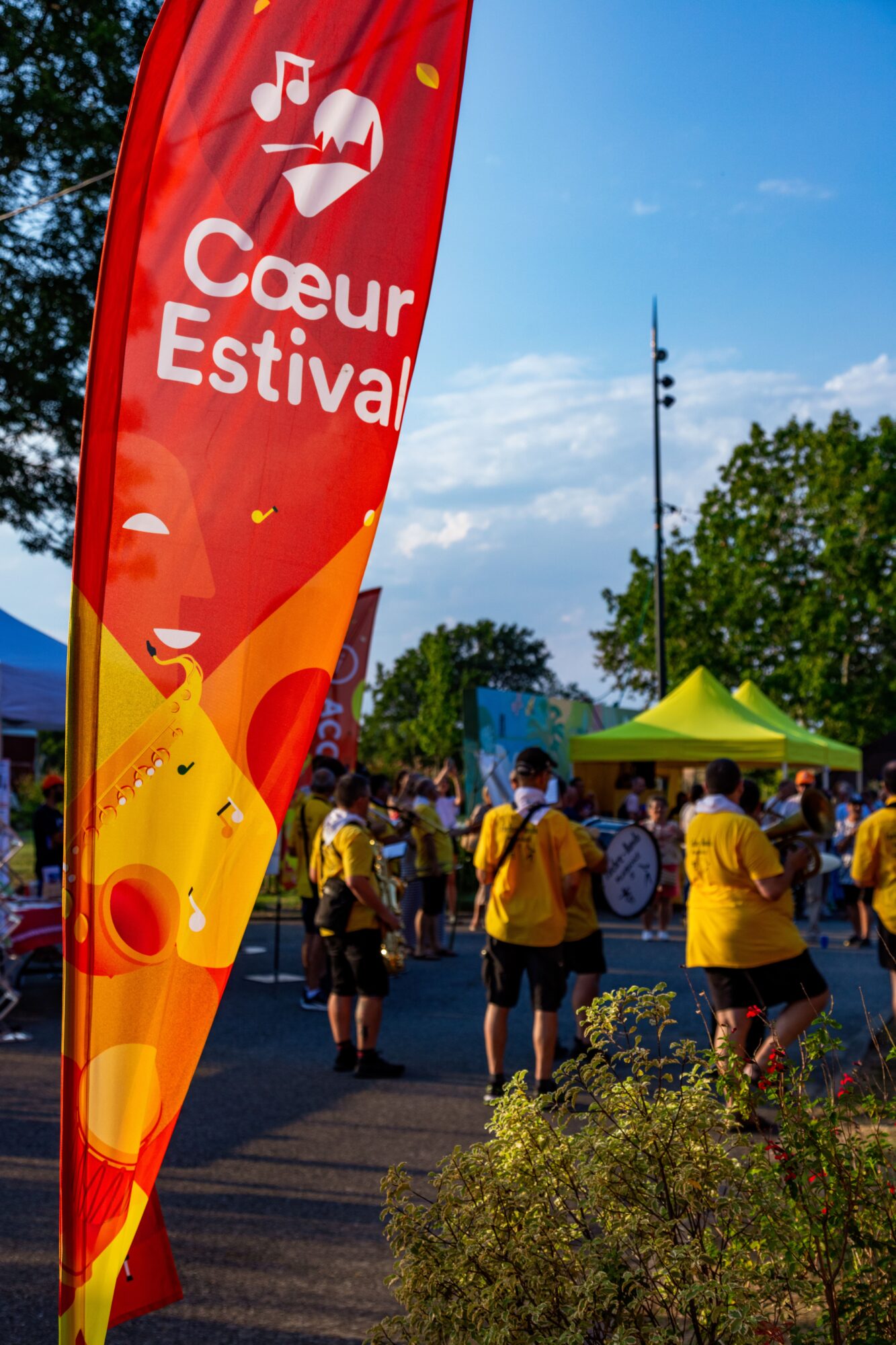 Bannière Cœur Estival avec fanfare en représentation musicale