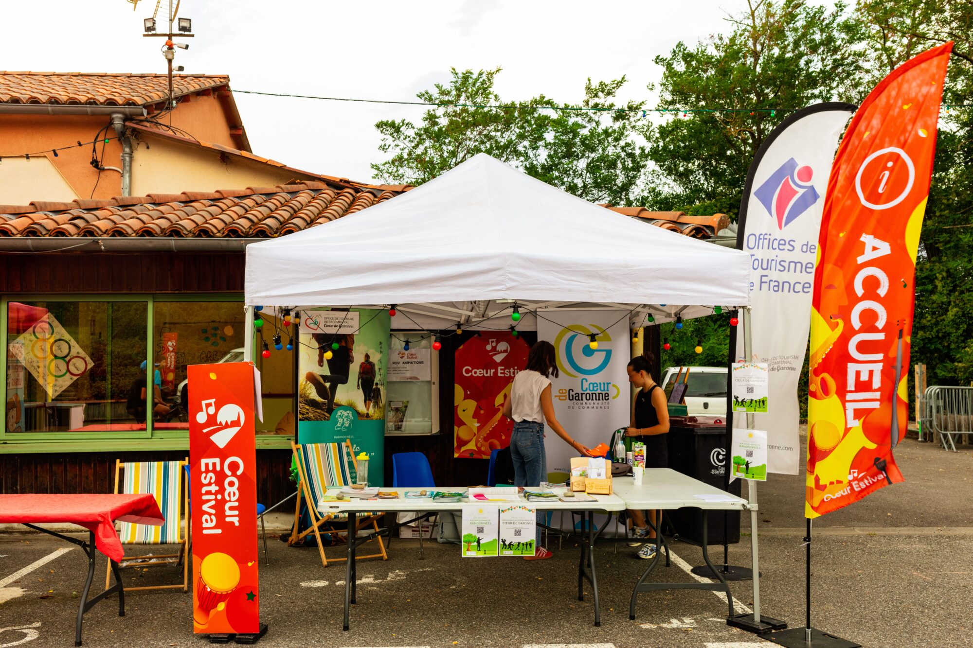Stand Office de Tourisme Cœur de Garonne avec accueil et brochures