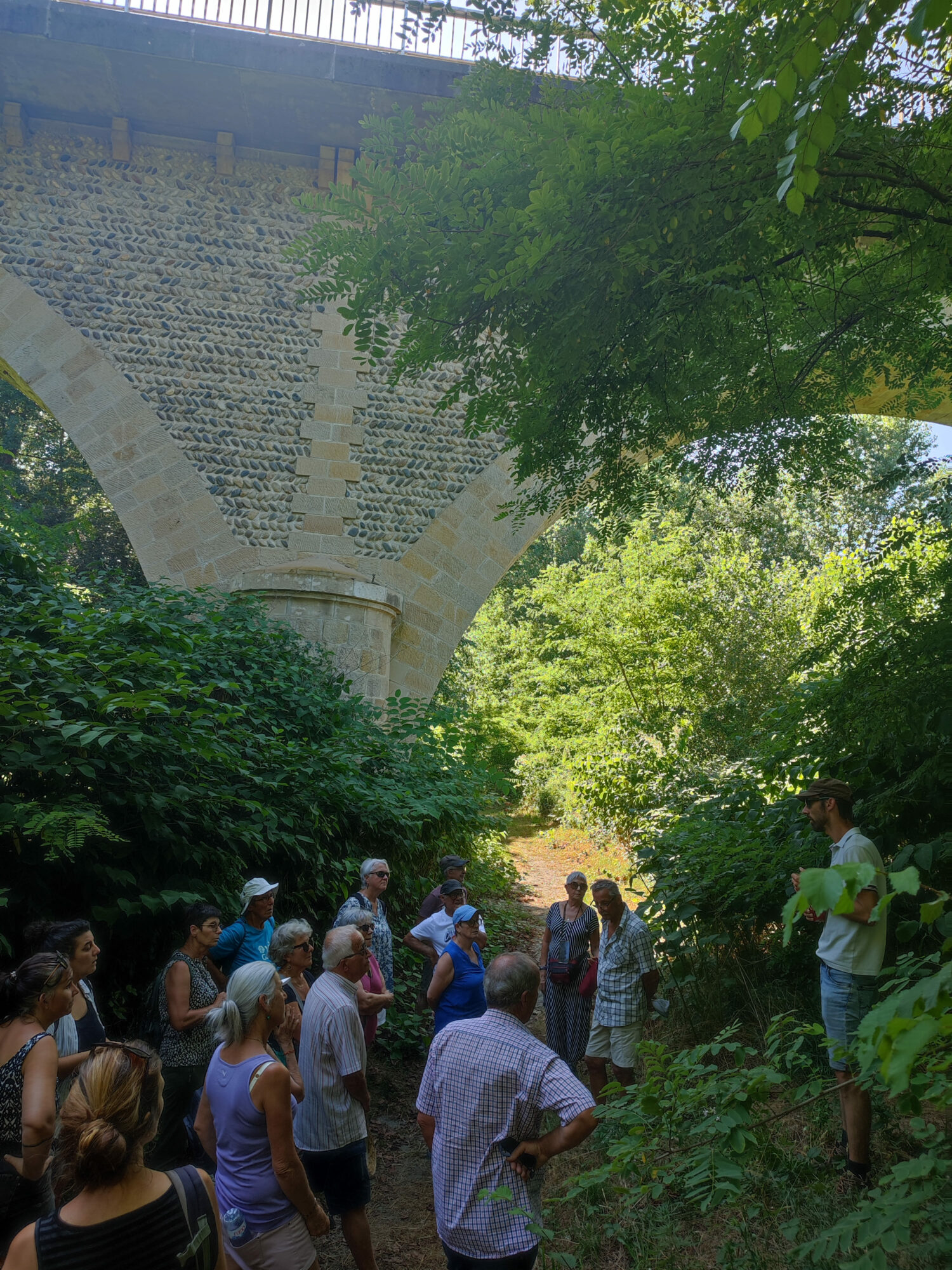 Visite guidée sous un pont avec Office de Tourisme Cœur de Garonne