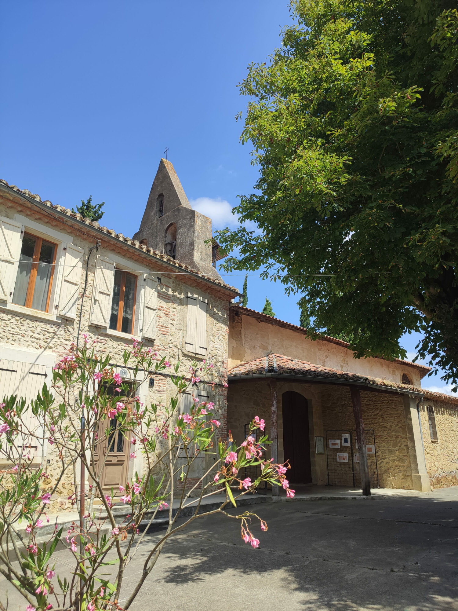 Église en pierre et clocher, Office de Tourisme Cœur de Garonne