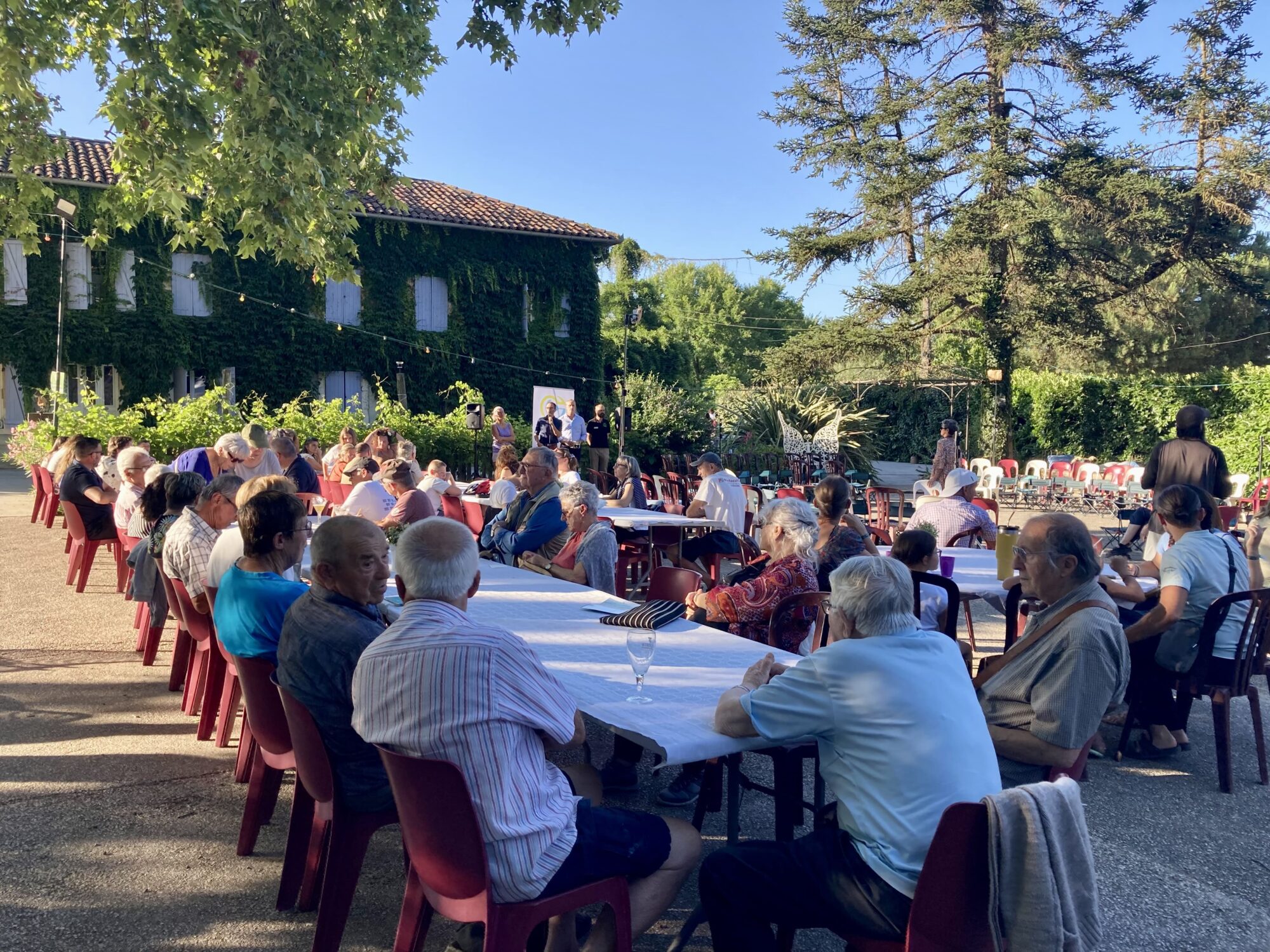 Repas en plein air organisé par l’Office de Tourisme Cœur de Garonne