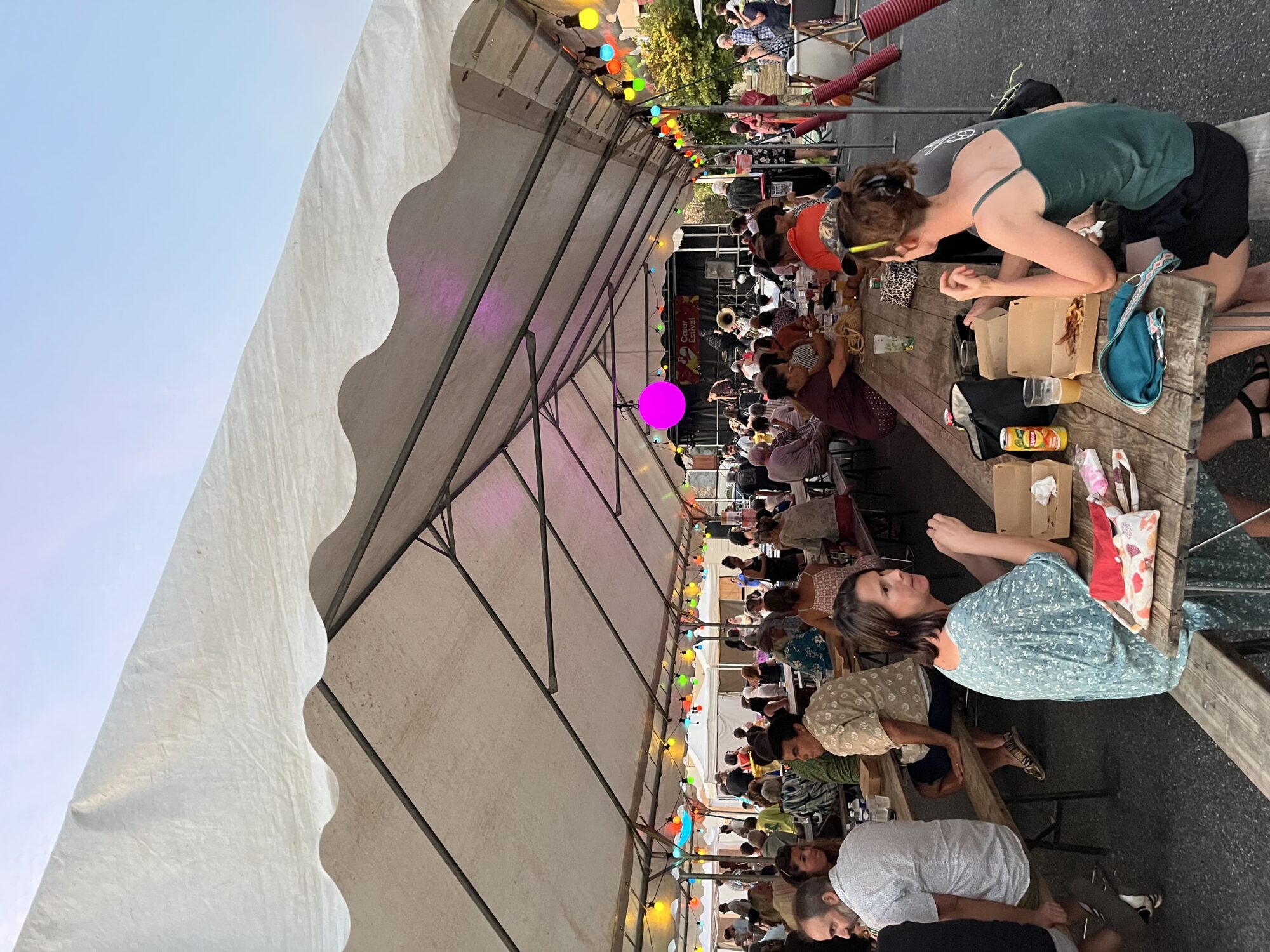 Repas convivial sous chapiteau, Office de Tourisme Cœur de Garonne