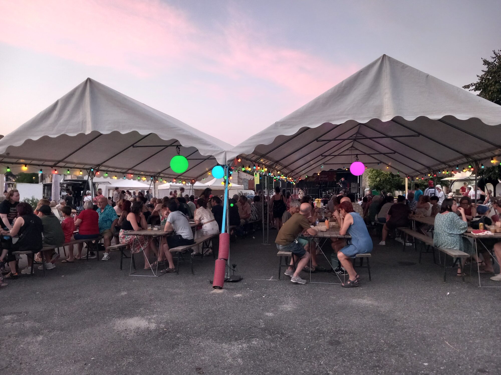 Repas festif sous chapiteaux, Office de Tourisme Cœur de Garonne