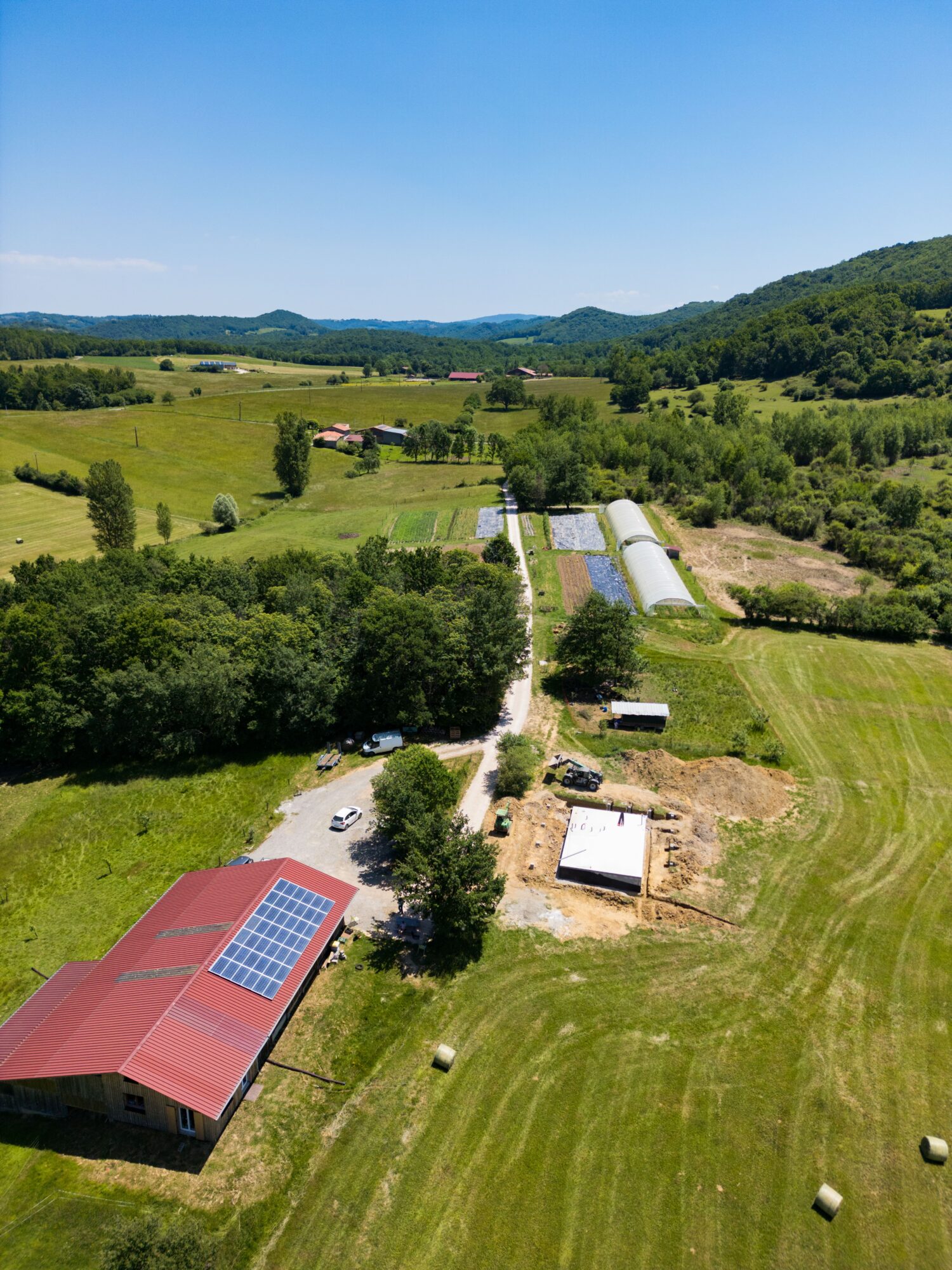 Vue aérienne d’une ferme et cultures en Cœur de Garonne