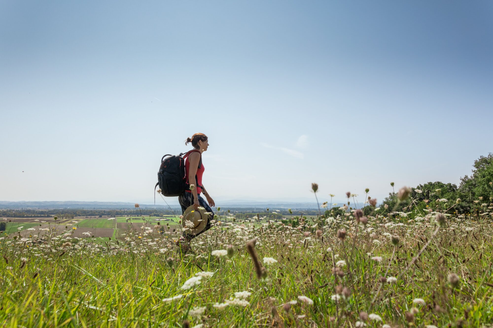 Randonneuse avec sac à dos, Office de Tourisme Cœur de Garonne