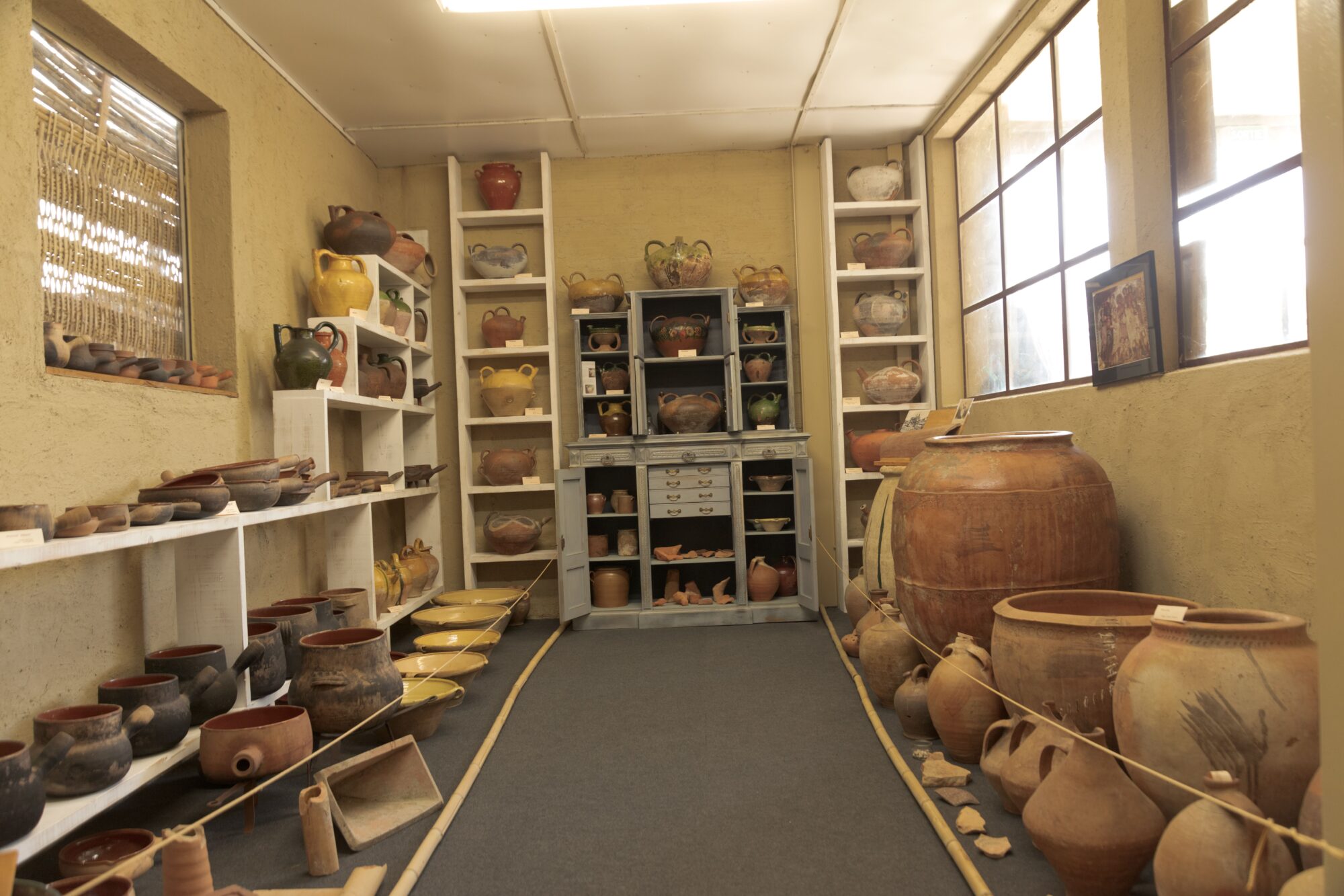 Collection de poteries anciennes exposées, Office de Tourisme Cœur de Garonne
