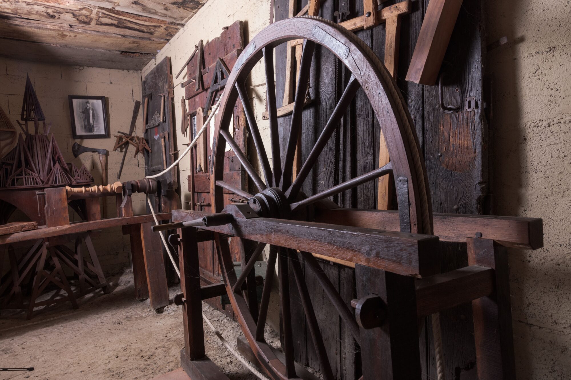 Roue et outils anciens d’atelier, Office de Tourisme Cœur de Garonne