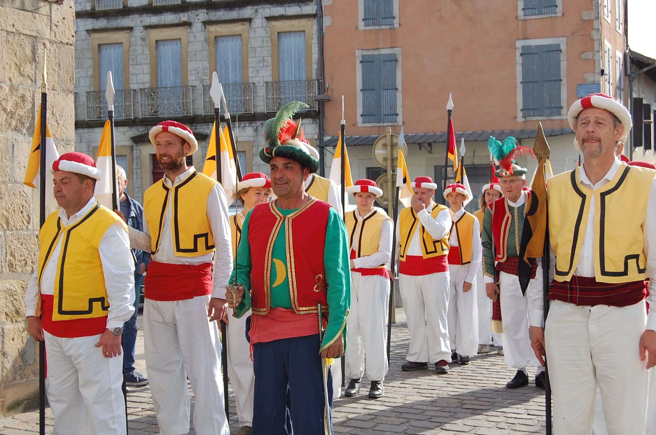 Défilé en costumes traditionnels à l’Office de Tourisme Cœur de Garonne