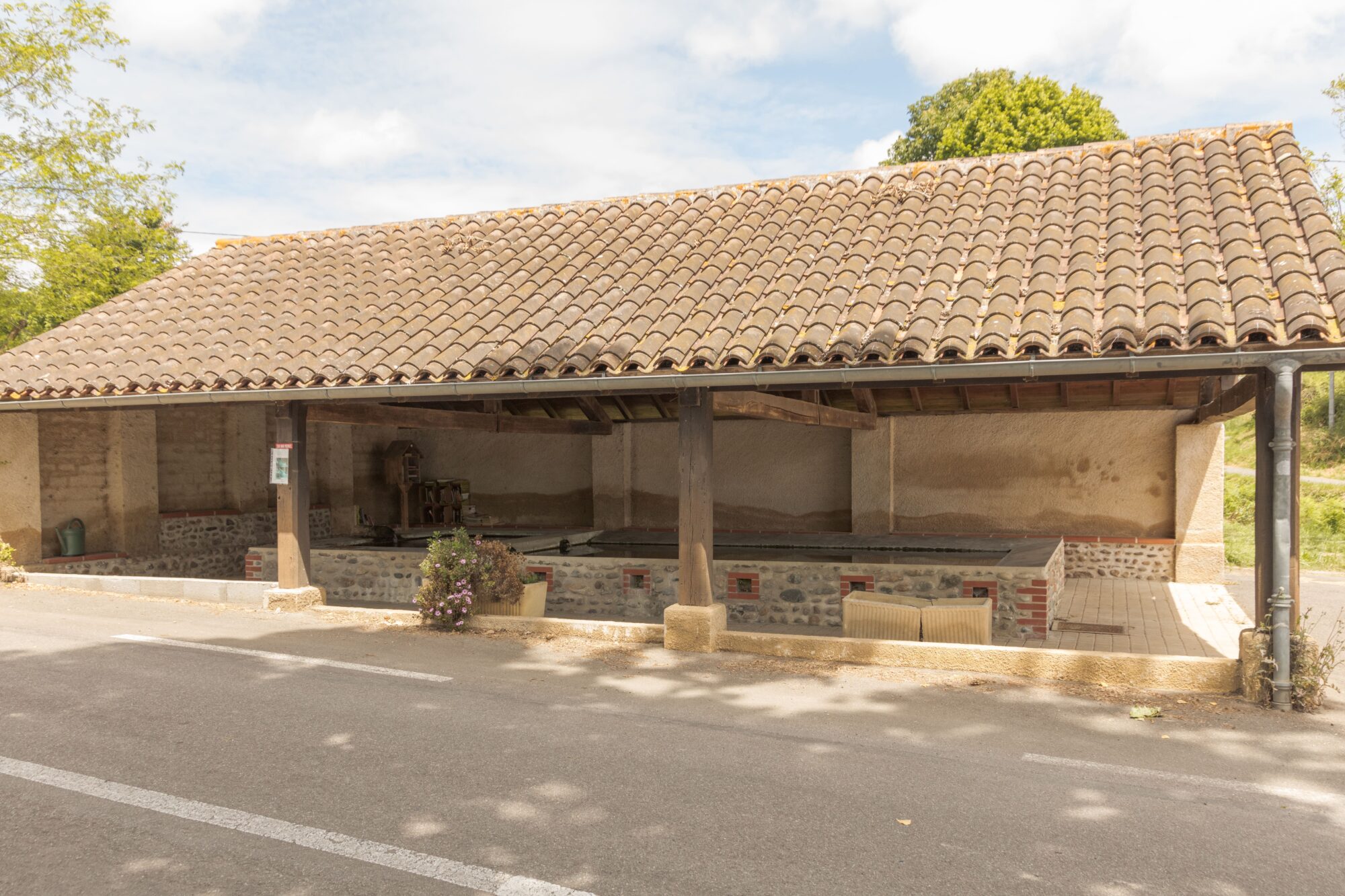 Lavoir couvert traditionnel, Office de Tourisme Cœur de Garonne