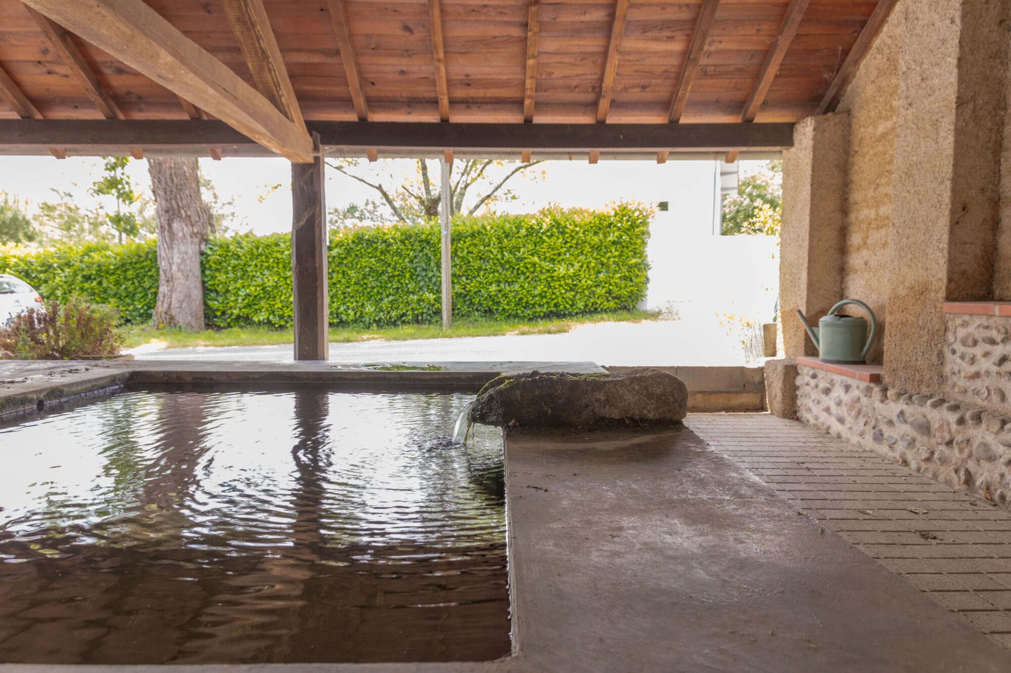 Lavoir couvert avec bassin en pierre, Office de Tourisme Cœur de Garonne