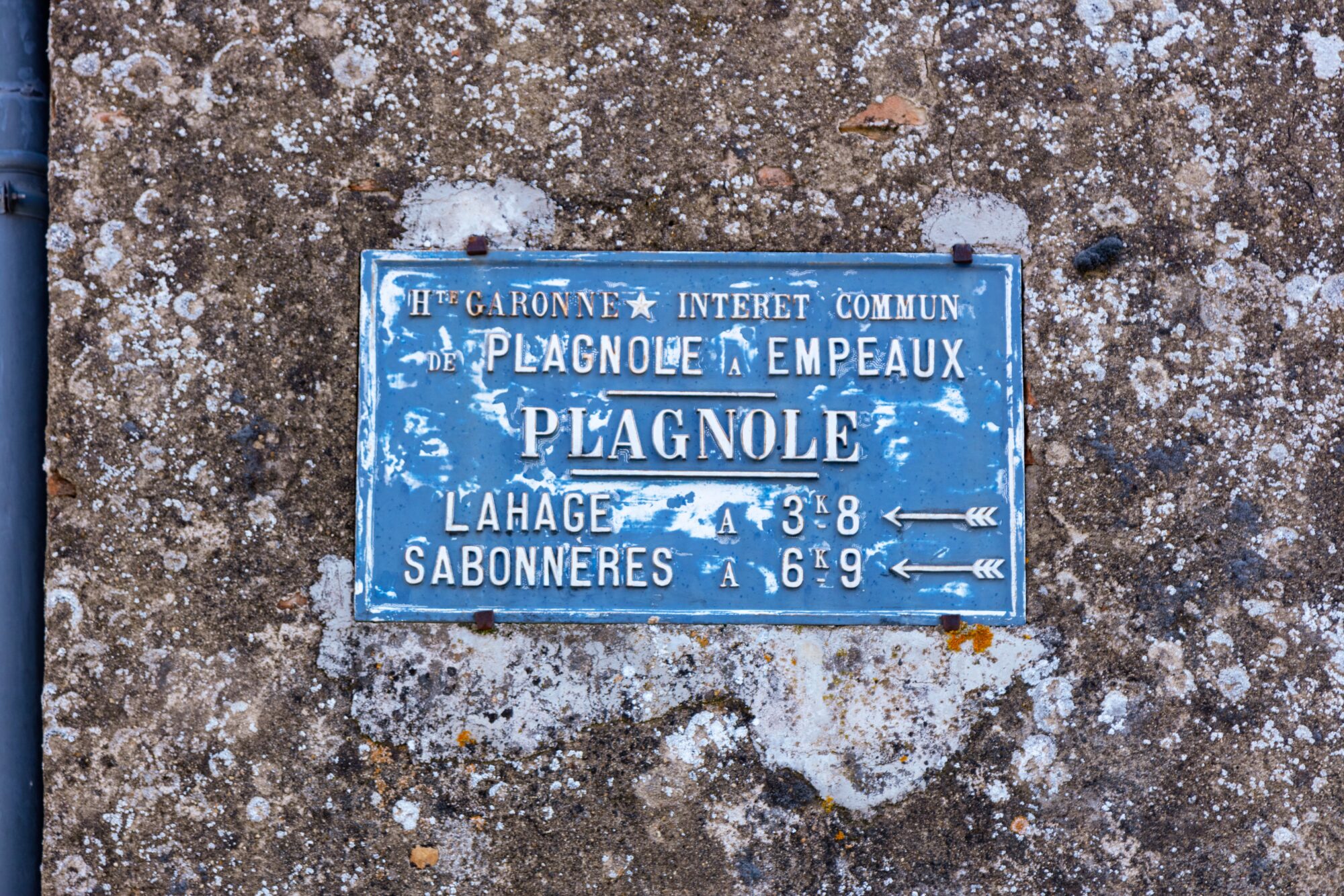 Plaque directionnelle ancienne de Plagnole, Office de Tourisme Cœur de Garonne