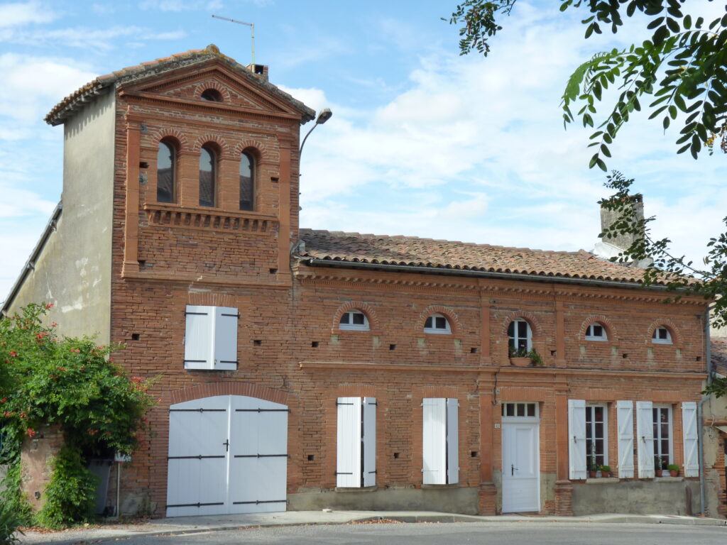 Maison en briques à tour carrée, Office de Tourisme Cœur de Garonne