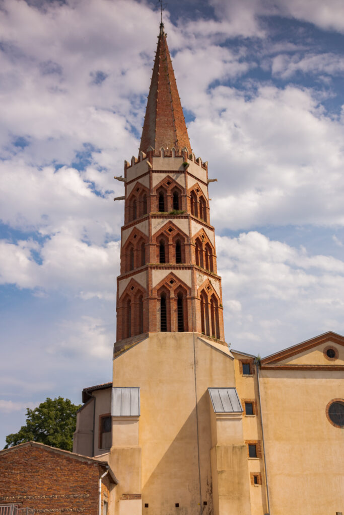 Clocher octogonal en brique d’une église, Office de Tourisme Cœur de Garonne